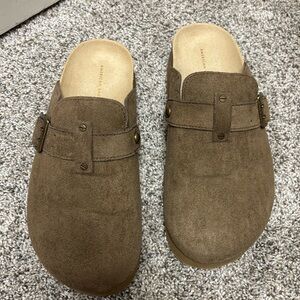 Women’s American Eagle suede clogs.